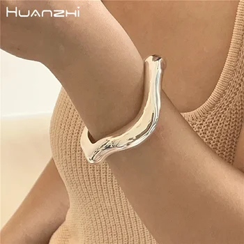 HUANZHI Нерегулярная скрученная волна, Серебряный Открытый браслет для женщин и девочек, простые, преувеличенно Легкие, Роскошные металлические украшения